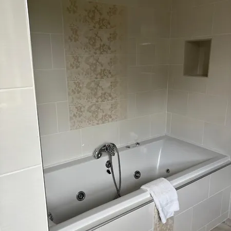 The Twelve Oaks كينمير