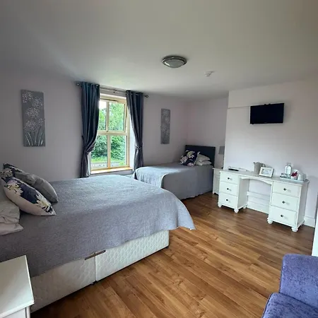 The Twelve Oaks 3*